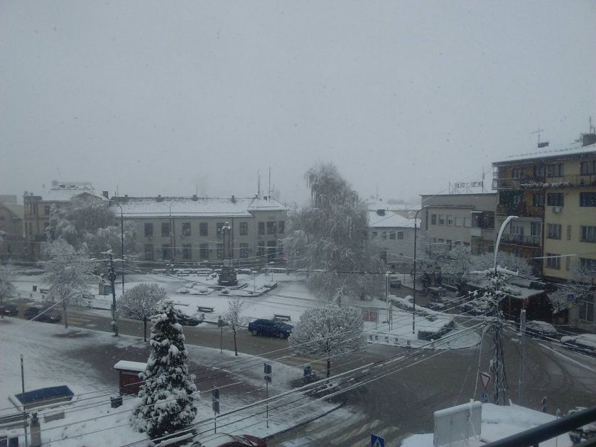 Vlasotince – „Vodovod“: Ne bacajte vlažne maramice, deo grada bez vode!