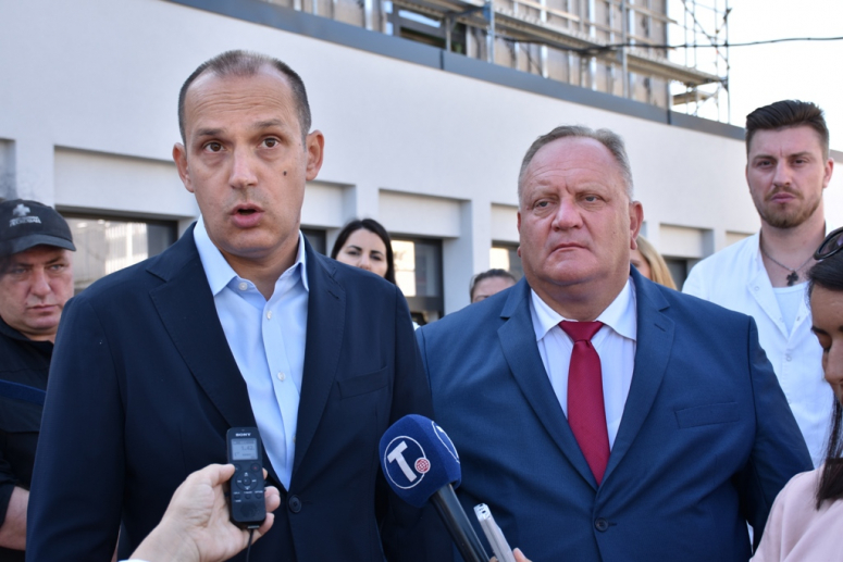 Министар здравља Златибор Лончар посетио Лесковац, Медвеђу и Сијаринску Бању