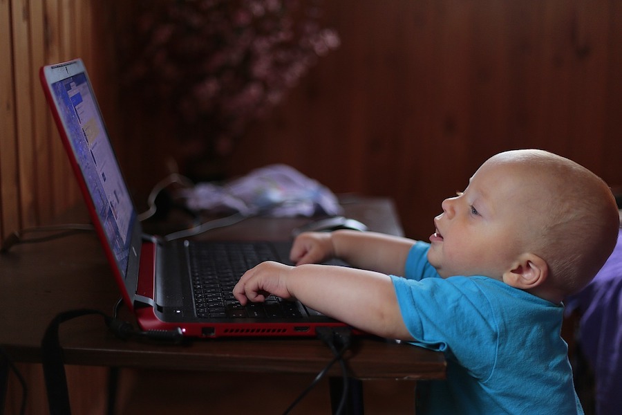 Kako pomoći deci koja su zavisna od interneta