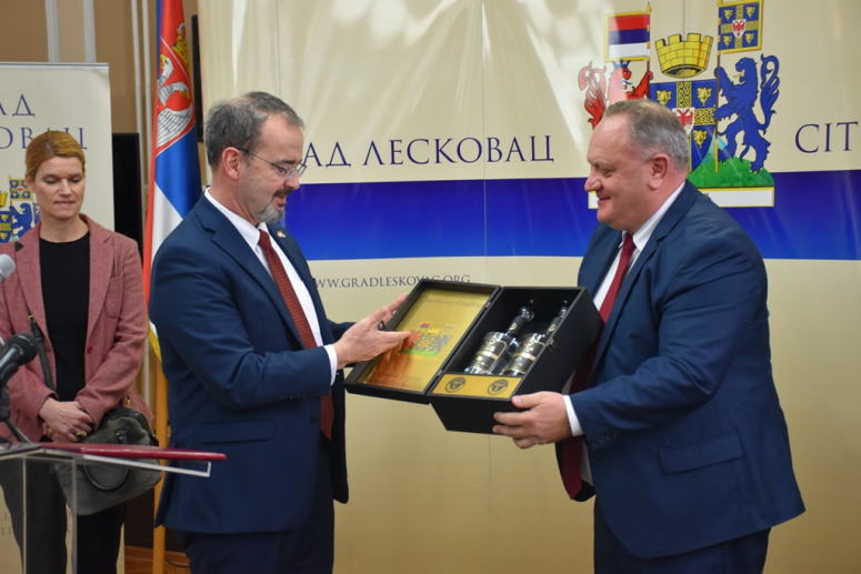 Ambasador SAD u Srbiji Entoni Godfri posetio Leskovac