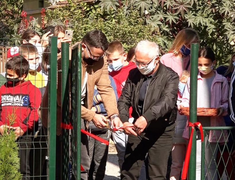 Svečano otvoreno dečije igralište u Velikoj Drenovi