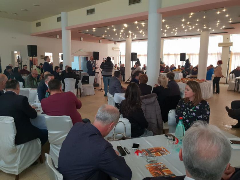 Zabava i druženje u restoranu Klub