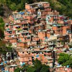 Betonski zidovi oko favela u Riju