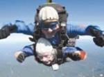 Devedeset dvogodišnjakinja proslavila rođendan padobranskim skokom 