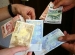 Dinar blago ojačao prema evru