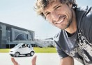 Dvometraš Ivan Miljković vozi najmanji auto!