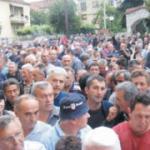 Radnici blokirali rad opštine Kuršumlija