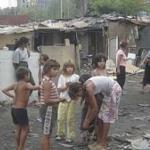 Školski pribor za romsku decu ispod Gazele