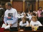 Skupština: Drugi dan odlaganja zbog radikala