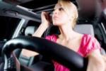 Šminkanje za volanom uzrok pola miliona saobraćajki