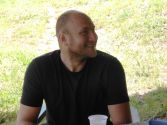Miloš Tričković, nezaposleni profesor fizičke klture među jagodama