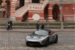 Prvi nesovjetski automobil parkiran na Crvenom trgu u Moskvi