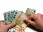 U proseku bankama dugujemo 653 evra