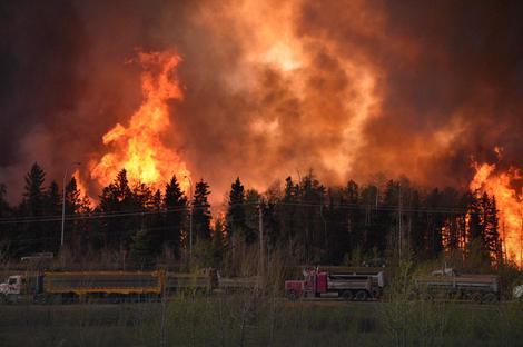 APOKALIPTIČNI PRIZORI IZ KANADE Požar guta sve pred sobom, evakuisano 88.000 ljudi, vatra preti naftnim postrojenjima