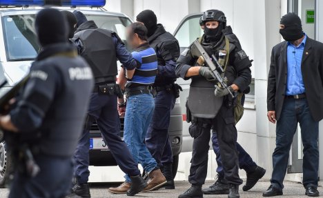 AUSTRIJA IZRUČUJE DŽIHADISTE FRANCUSKOJ: Dvojica terorista uhapšena među migranatima u  Salcburgu!