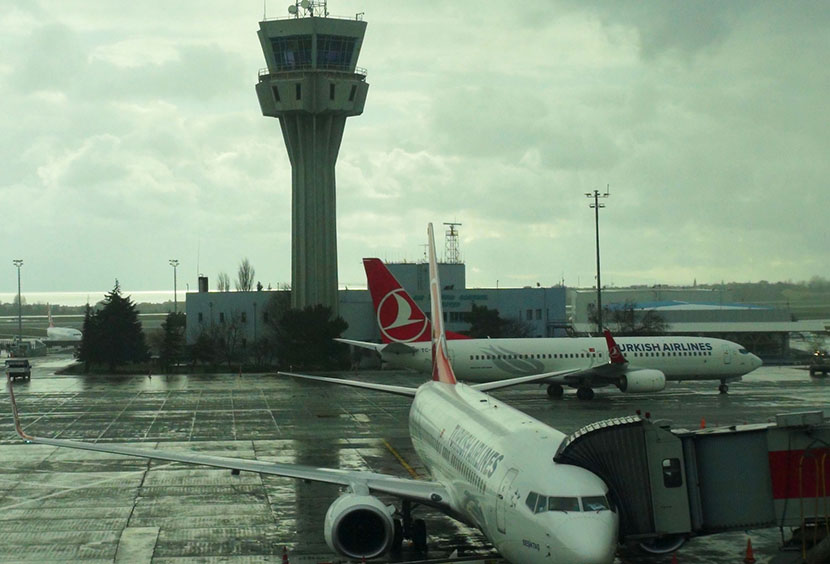 AVION IZ BEOGRADA uspeo da sleti na ISTANBULSKI AERODROM  u 23:26 sati!