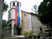 Albanci kamenovali srpsku crkvu u Orahovcu