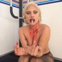 “Američka horor priča”: Ledi Gaga gola i krvava