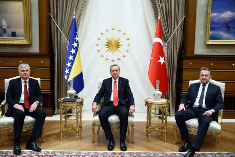 Ankara: Erdogan uz najviše počasti primio Čovića i Izetbegovića (FOTO)