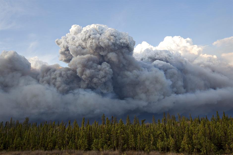 Vatra guta grad u Kanadi, nove evakuacije! FOTO