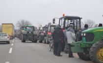 BLOKADA PUTEVA: Poljoprivrednici zaustavljeni na putu Subotica Bačka Topola