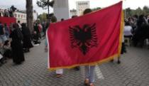 BRUTALNOST U TIRANI Albanska policija prebija studente koji protestuju protiv Rame