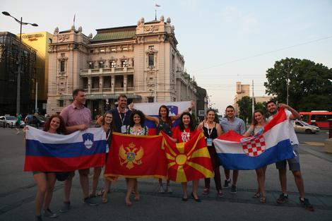 Beograd kao centra sveta: Studenti iz 50 zemalja prodefilovali Knezom