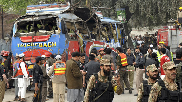 Bombaški napad u Pešavaru, 15 mrtvih