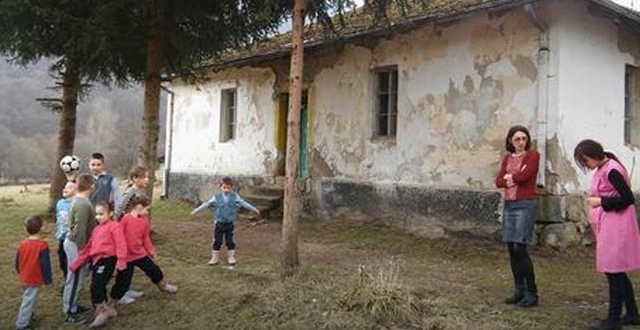 Bruka kod Novog Pazara: Škola od blata, nema prozore, klupe, tablu, ni toalet