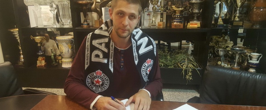 CRNO-BELI OSETNO JAČI: Bivši košarkaš Zvezde potpisao za Partizan (FOTO)