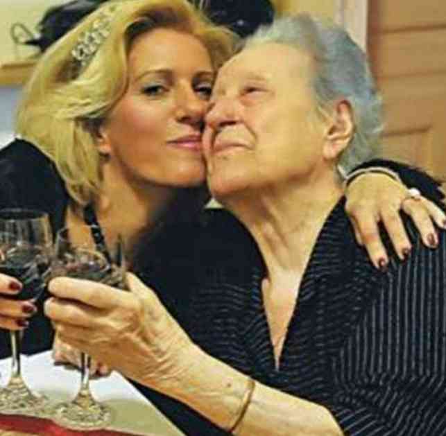 Ćerka i unuka u rijalitiju, a ona sama: O baki Jelene Golubović nema ko da brine?