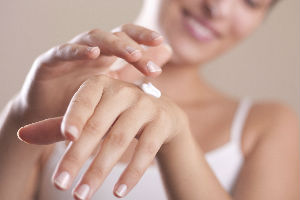 Četiri najbolja tretmana za suve ruke
