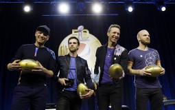 
					Coldplay nastupa tokom poluvremena na Super boulu 
					
									
