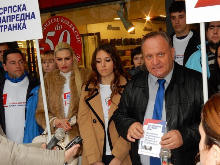 Cvetanović: Za reklame SNS na električnim stubovima plaćena taksa
