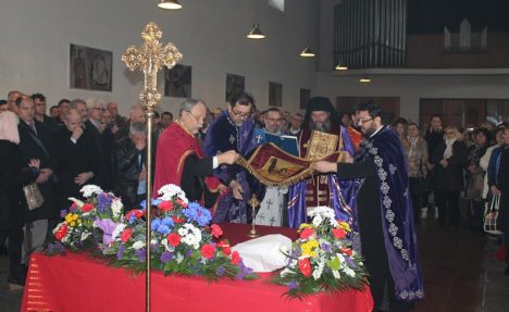 DIJASPORA NE ZABORAVLJA SVOJU VERU I TRADICIJU: Srbi u Austriji proslavljaju Uskrs!