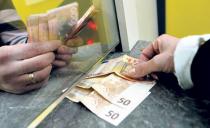 DINAR I DALJE U PADU: Evro danas 121,1 dinara