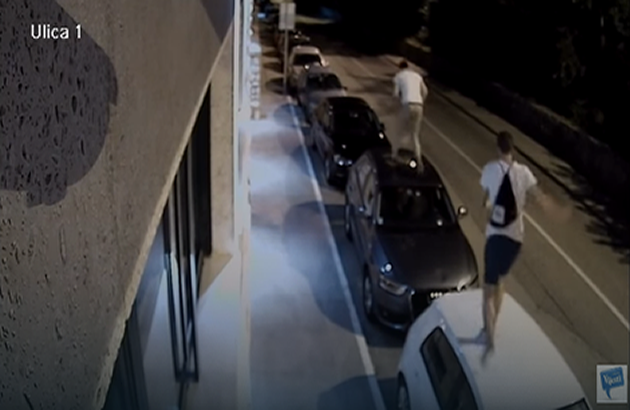 DIVLJANJE U KOTORU Beogradjanin skakao po krovovima automobila (VIDEO)