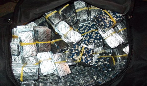 DRAMA NA AERODORMU Stjuardesa ostala bez 60 kilograma kokaina i GUČI CIPELA