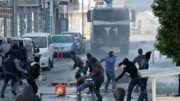 Demonstracije Kurda u Turskoj, povređena tri policajca
