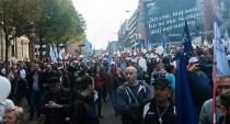 Deset hiljada ljudi protestuje ispred Vlade protiv prodaje Telekoma
