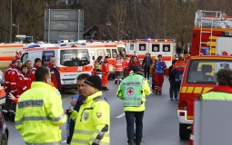 
					Deset mrtvih u sudaru dva putnička voza u Nemačkoj 
					
									