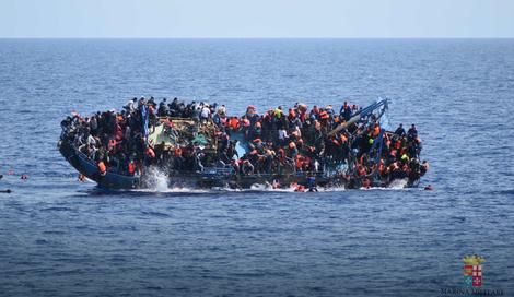 Deset žena stradalo kada se prevrnuo gumeni čamac sa izbeglicama