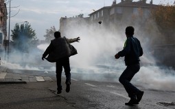
					Dijarbakir: Suzavcem i vodenim topovima protiv demonstranata 
					
									