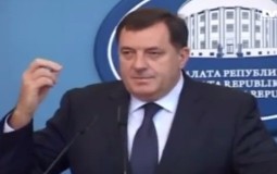 
					Dodik: Podneću ostavku ako opozicija na protestima okupi 40.000 ljudi 
					
									