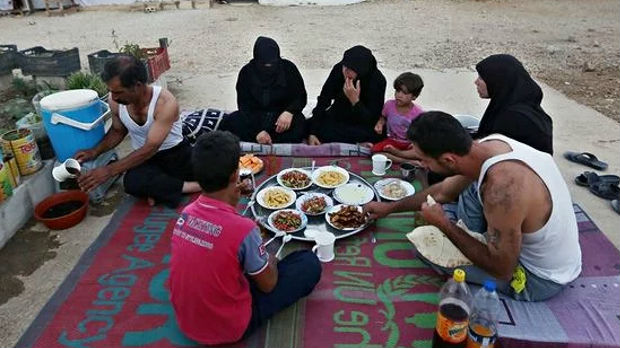 Dopremljena hrana Sirijcima u oblastima pod opsadom