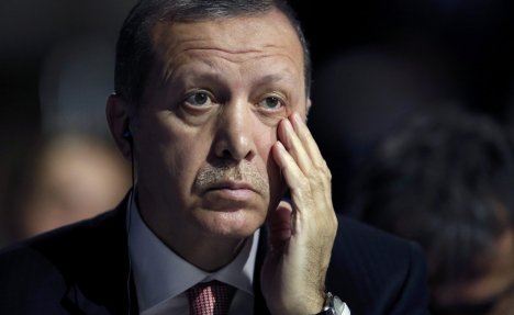 ERDOGAN NA MUKAMA: Turski predsednik mora da se odluči na koju će stranu!