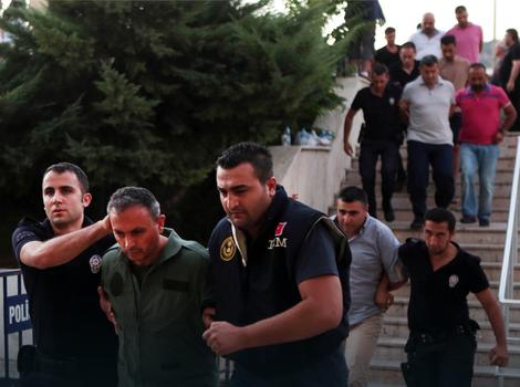 ERDOGANOV BES Uhapšeno najmanje 283 pripadnika predsedničke garde u Turskoj