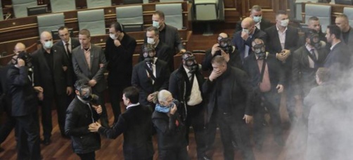 EU osudila nove incidente u parlamentu u Prištini