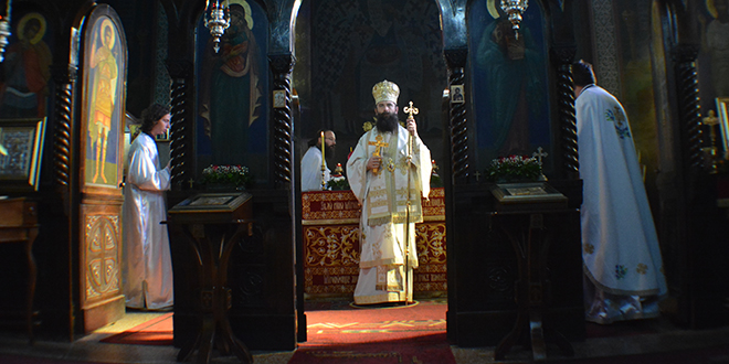 Episkop Ilarion danas u poseti borskoj crkvi