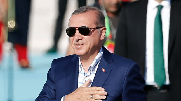 Erdogana spasio ajfon, preko Votsapa organizovan puč?